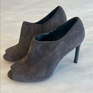 Stuart Weitzman Altamira Peep Toe Booties Londra Gray Suede Women's Size 8